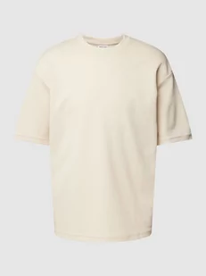 T-shirt z prążkowanym, okrągłym dekoltem model ‘OSCAR’ - Koszulki męskie - miniaturka - grafika 1