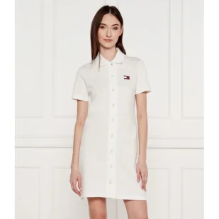 Tommy Jeans Sukienka BADGE pique - Sukienki - miniaturka - grafika 1