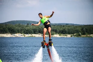 Flyboard z nagraniem - Dąbrowa Górnicza - Czasopisma - miniaturka - grafika 1