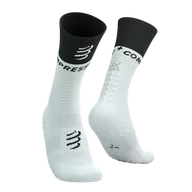 Skarpetki sportowe męskie - COMPRESSPORT Skarpetki kompresyjne do biegania MID COMPRESSION SOCKS V2.0 white/black - miniaturka - grafika 1