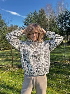 Bluza dresowa z kapturem w cętki - Bluzy damskie - miniaturka - grafika 1