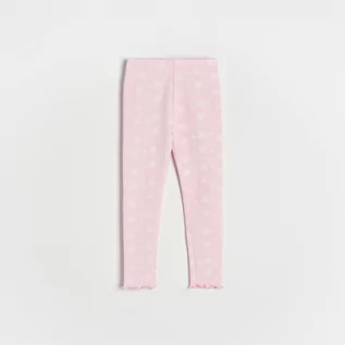 Spodnie i spodenki dla dziewczynek - Reserved - Bawełniane legginsy z nadrukiem - Różowy - grafika 1