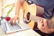 Czasopisma - Lekcje gry na gitarze – zajęcia online - miniaturka - grafika 1