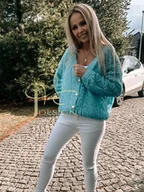 Swetry damskie - AŻUROWY SWETER INEZ NA GUZIKI POLSKI PRODUCENT J&K PREMIUM - TURKUS - ETNEE - miniaturka - grafika 1