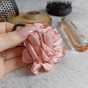 Ozdoby do włosów - Gumka do włosów z różą - różowa - miniaturka - grafika 1