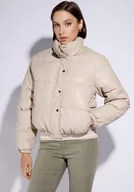 Kurtki damskie - Damska kurtka typu puffer z ekoskóry jasny beż XXXL - miniaturka - grafika 1