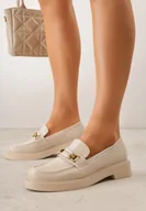 Mokasyny damskie - Beżowe Klasyczne Mokasyny VICES z Elegancką Aplikacją i Skórzaną Wkładką Anatope - miniaturka - grafika 1