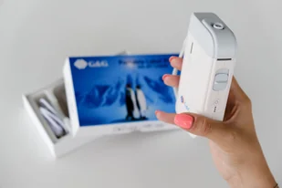 Drukarka G&G GG-AT110HW + 5x taśma do G&G WT110 HW 15x50mm 150szt. biała/czarny Zamiennik - Drukarki kart i etykiet Drukarka G&G GG-AT110HW + 5x taśma do G&G WT110 HW 15x50mm 150szt. biała/czarny Zamiennik - Drukarki kart i etykiet - miniaturka - grafika 7