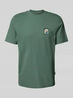 Koszulki męskie - T-shirt z wyhaftowanym motywem i napisem model ‘JOBBE’ - miniaturka - grafika 1