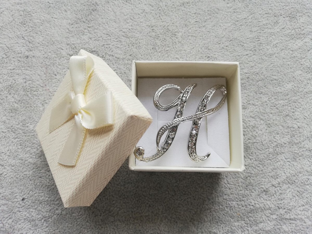 BROSZKA LITERA LITERKA H kolor srebrny cyrkonie