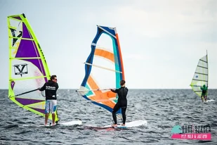 Kurs Windsurfingu "DOBRY POCZĄTEK" w Jastarni - Czasopisma - miniaturka - grafika 1