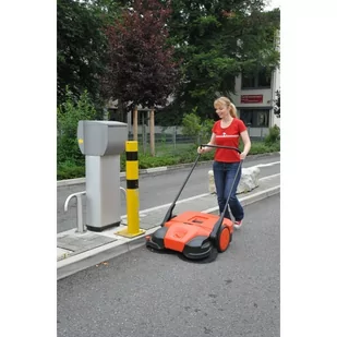 HAAGA 677 AKU zamiatarka ręczna z akumulatorem 77 cm - Zamiatarki - miniaturka - grafika 2