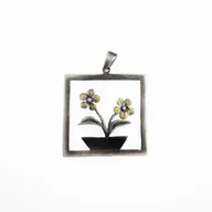 Naszyjniki - Zawieszka srebrna - Kwiaty w ramce - miniaturka - grafika 1