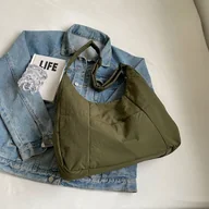 Torebki damskie - Duża nylonowa torba z kieszenią - Zielony - miniaturka - grafika 1