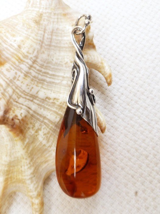 Wisiorek srebrny z bursztynem, handmade 620-512