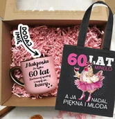 Gadżety dla niej i dla niego - Prezent na 60 urodziny - Zestaw Kubek na 60 urodziny oraz torba - miniaturka - grafika 1