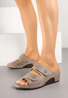 Klapki i japonki damskie - Brązowe Klapki na Koturnie z Dwoma Paskami Liozeira - miniaturka - grafika 1