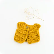 Domki dla lalek - Kamizelka z włóczki Paola Reina 34cm, miodowy - miniaturka - grafika 1