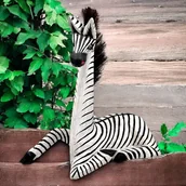 Figurki dekoracyjne - Drewniana Zebra z Indonezji – Ręcznie Rzeźbiona Figurka Dekoracyjna Naturalna Ozdoba Wnętrz Prezent 50cm - miniaturka - grafika 1