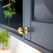 Klamki - Gałka Meblowa Solliden Mosiężna Polerowana Lakierowana - miniaturka - grafika 1