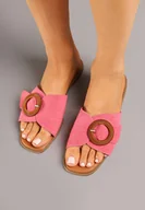 Klapki i japonki damskie - Fuksjowe Klapki z Imitacji Zamszu Zdobione Klamrą Maranelia - miniaturka - grafika 1