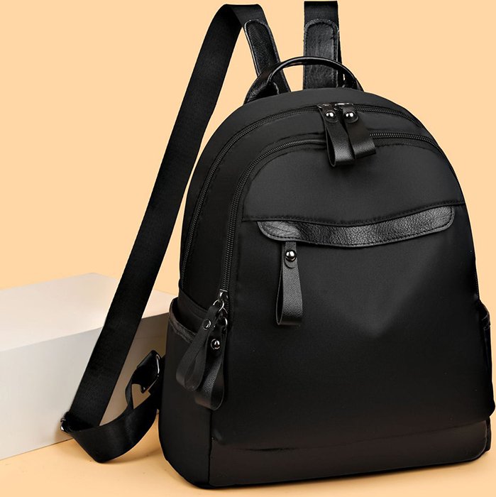 INF Stylowy Czarny Plecak - Idealny do Codziennego Użytku P.U.