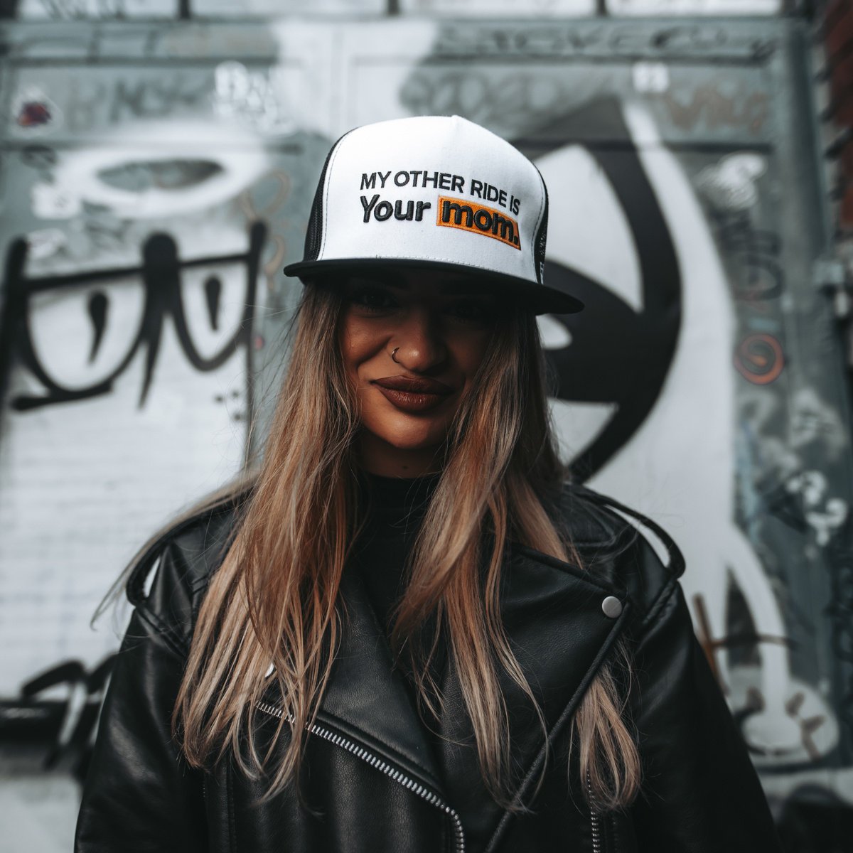 Czapka z Daszkiem Holy Blvk Mom Trucker