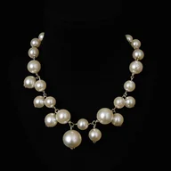 Naszyjniki - Naszyjnik z pereł syntetycznych – klasyczny, srebrne ogniwa - miniaturka - grafika 1