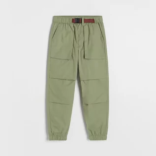 Spodnie i spodenki dla chłopców - Reserved - Joggery z zakładkami - Khaki - grafika 1