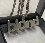 Łańcuszki - Naszyjnik Łańcuszek z Napisem Blond Srebrny Frank Ocean Płyta Blonde Y2K - miniaturka - grafika 1