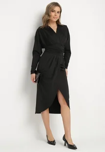 Czarna Sukienka Kopertowa z Wiskozą Zdobiona Marszczeniem Edivana - Sukienki - miniaturka - grafika 1