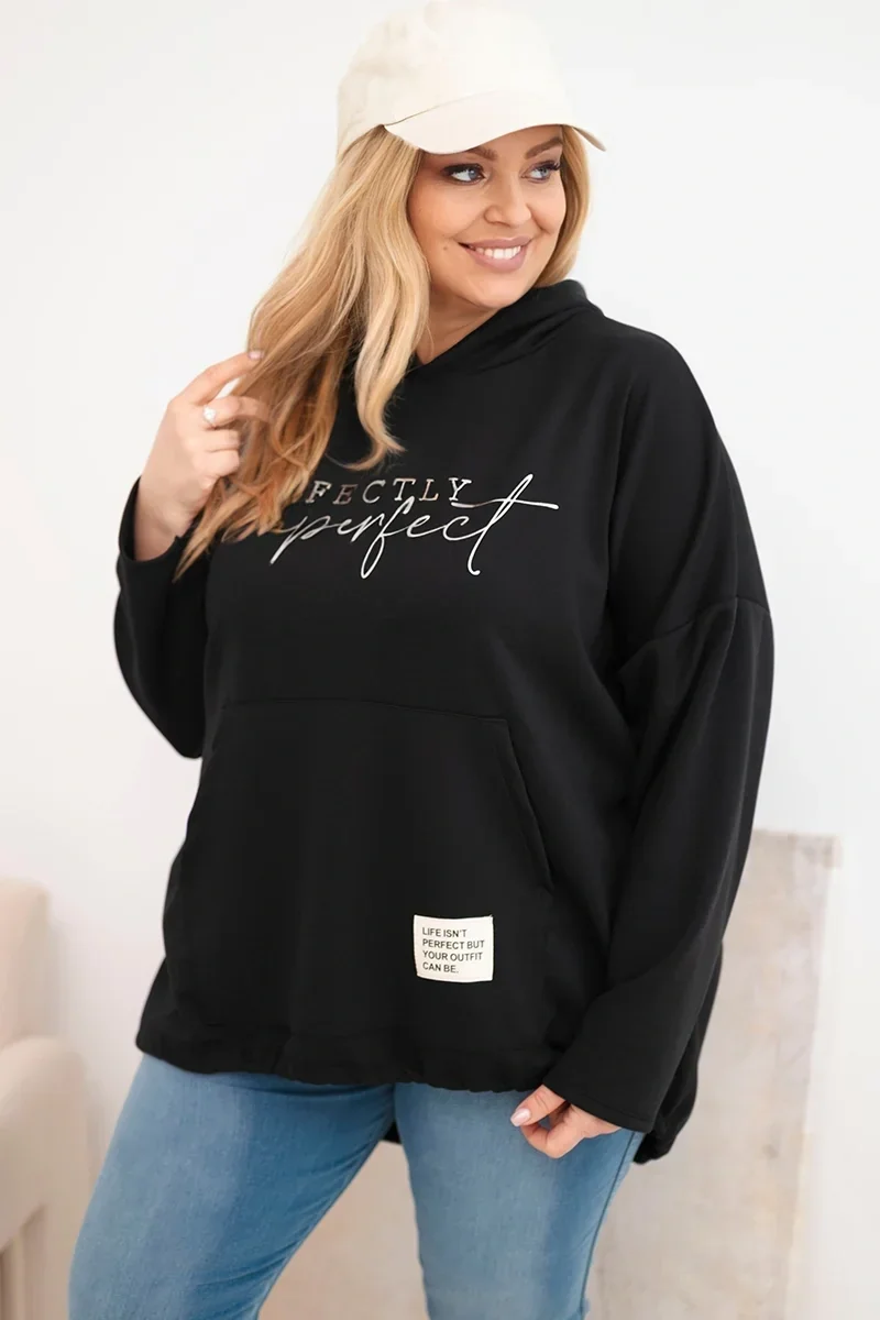 Czarna bluza damska Plus Size z wiszkozy i z kapturem i nadrukiem