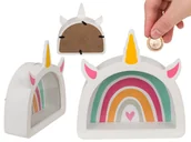 Dekoracje domu - Kemis - House of Gadgets, Skarbonka drewniana z okienkiem - tęczowy jednorożec - miniaturka - grafika 1