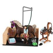 Figurki dla dzieci - Schleich Washing area with Horse Club Emily & Luna 42438 - miniaturka - grafika 1