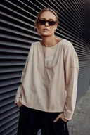 Koszule damskie - Koszulka longsleeve Z KIESZONKĄ bawełniana beżowa - miniaturka - grafika 1