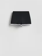 Spodenki damskie - Reserved - Szorty z ozdobną wstawką - czarny - miniaturka - grafika 1