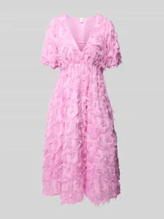 Sukienka koktajlowa z fakturowanym wzorem model ‘PAZYLLA’ - Sukienki Sukienka koktajlowa z fakturowanym wzorem model ‘PAZYLLA’ - Sukienki - miniaturka - grafika 1