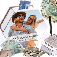 Skarbonki - PERSONALIZOWANA SKARBONKA WŁASNE ZDJĘCIE FOTO WYKREŚLANA NA PREZENT BIAŁA - miniaturka - grafika 1