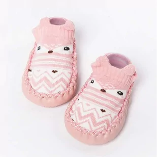 Miękkie buciki do żłobka, przedszkola kapcie dziecięce z podeszwą antypoślizgową skarpetki, buty niechodki   RÓŻOWY LIS 12cm   0 -6mcy    EU 16/17 - Kapcie damskie - miniaturka - grafika 1