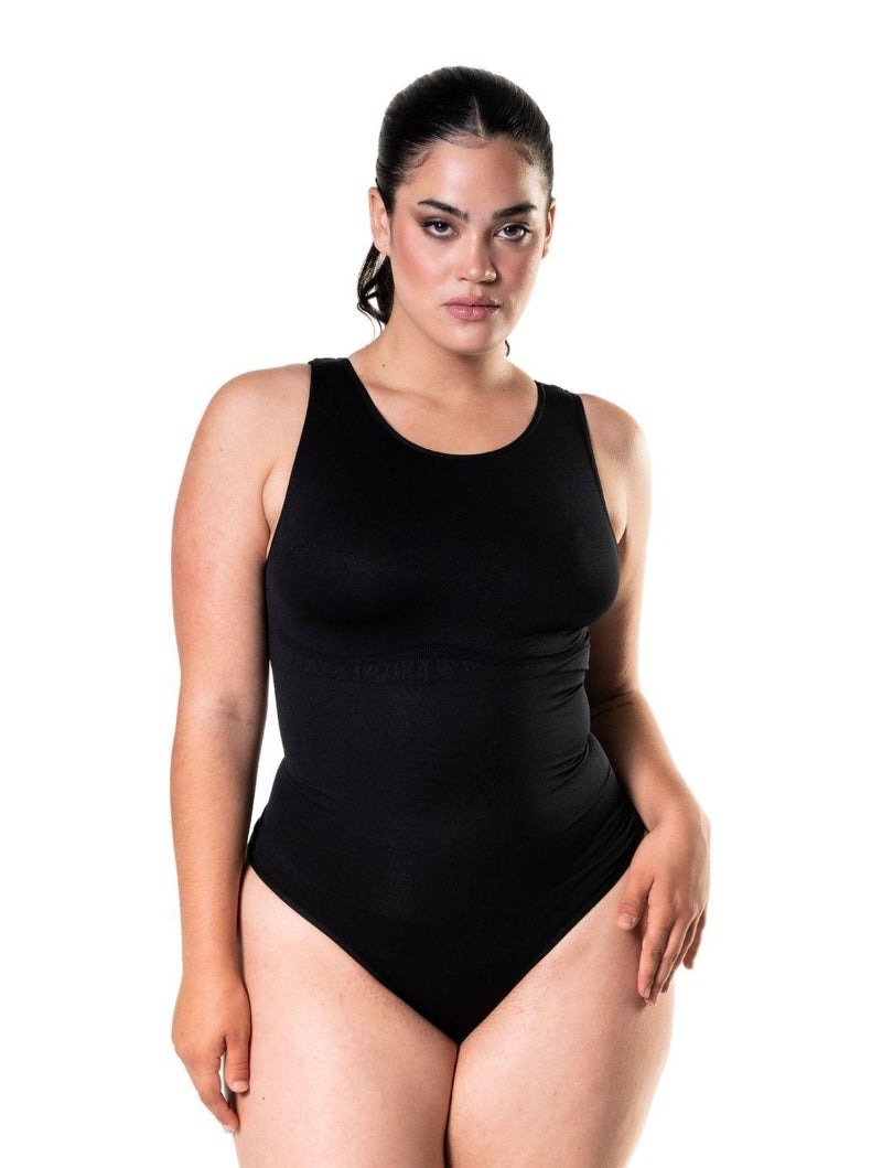 Body z okrągłym dekoltem i stringami Heyshape modelujące XS