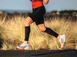 COMPRESSPORT opaski kompresyjne na łydki R2 AERO black - Pozostały sprzęt i akcesoria do ćwiczeń - miniaturka - grafika 4
