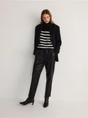 Spodnie damskie - Reserved - Spodnie jogger z imitacji skóry - czarny - miniaturka - grafika 1