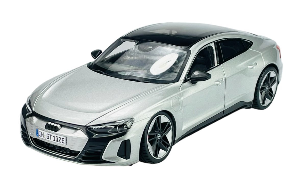 BBURAGO 2022 AUDI RS e-tron GT SREBRNY 1:18 11050