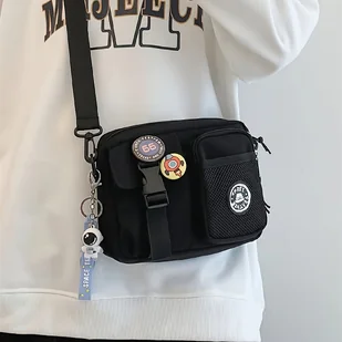 TEMU Unisex Casual Crossbody Bag z dekoracją w losowym kolorze, torba na ramię z wieloma kieszeniami i regulowanym paskiem, tkaninowa podszewka z - Inne - miniaturka - grafika 1