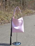 Torebki damskie - Jasnoróżowa torebka z frędzlami - miniaturka - grafika 1