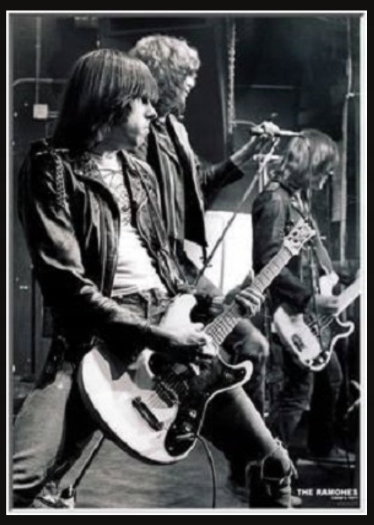 PODKŁADKA POD MYSZ Nadruk 22x18cm THE RAMONES - CBGB'S 1977 Tekst Prezent