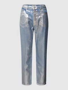 Spodnie damskie - Jeansy o kroju mom fit z efektem błyszczącym - grafika 1
