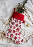 Ozdoby bożonarodzeniowe - Skarpeta Bożonarodzeniowa do zawieszenia, but świąteczny z bawełny 50 cm z podszewką czerwonego koloru - miniaturka - grafika 1