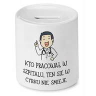 Skarbonki - SKARBONKA DLA LEKARZA DOKTORA W CYRKU NIE ŚMIEJE z Nadrukiem ze Zdjęciem - miniaturka - grafika 1