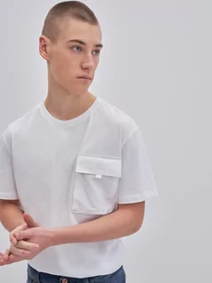 Koszulki i topy damskie - Koszulka męska oversize z tkaninową kieszonką biała Austin 101 - grafika 1